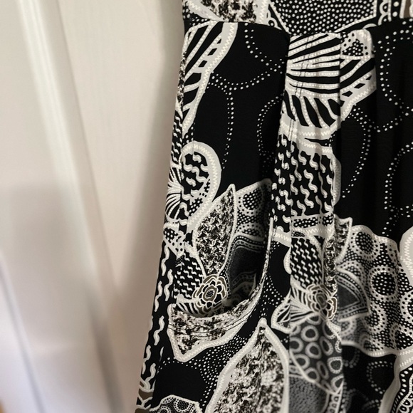 NWOT Frank Lyman jumpsuit with beautiful detail. - Picture 10 of 10